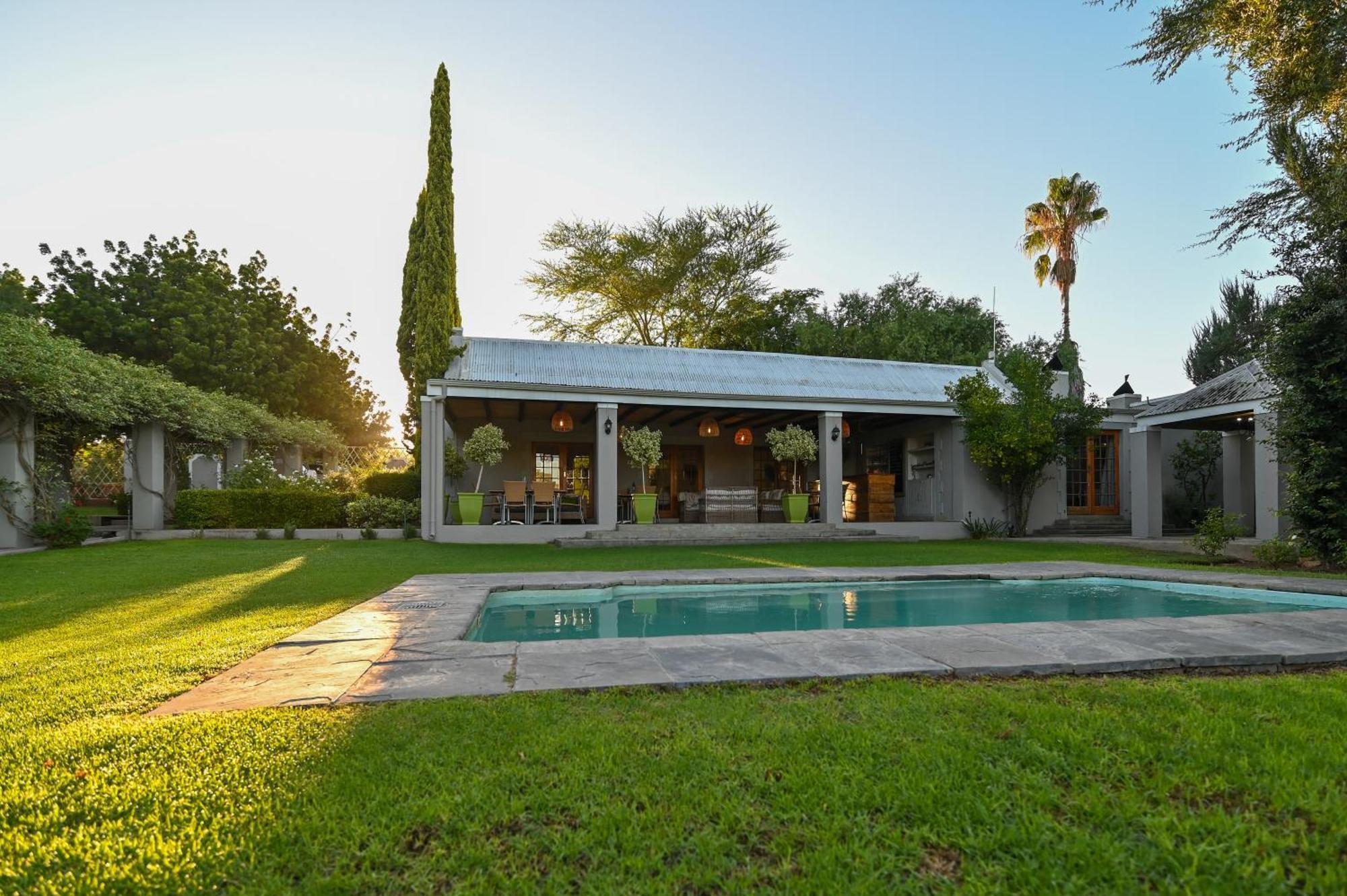 Thorntree Country Lodge Oudtshoorn Exterior photo